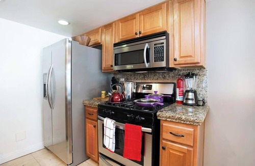 Westside Costa Mesa Condo | Costa Mesa/Newport-Patio-Free Parking-CM2