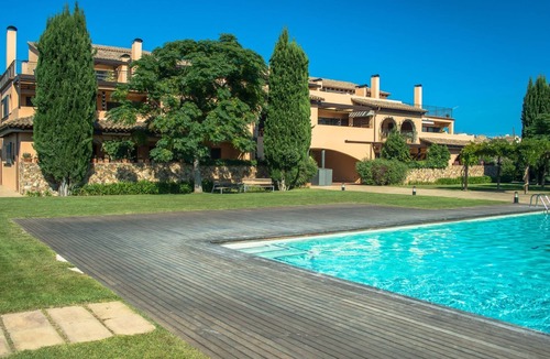Albons Apartment | Costabravaforrent Segalar 4, Wohnung für 4 mit Gemeinschaftspool, 4Km von den S by Interhome