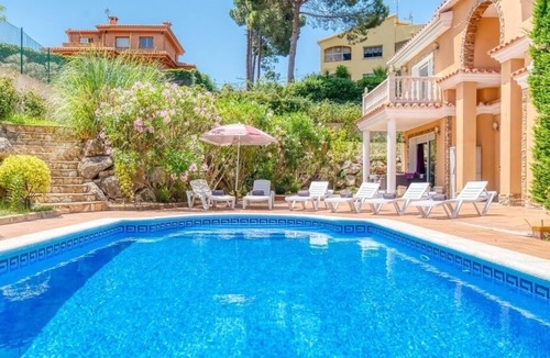 Condado del Jaruco Villa | ♥ CostaCabana - Villa Primavera ♥ Spacious vacation villa with garden and pool!