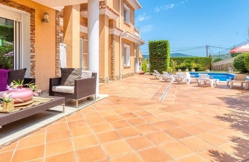 Condado del Jaruco Villa | ♥ CostaCabana - Villa Primavera ♥ Spacious vacation villa with garden and pool!