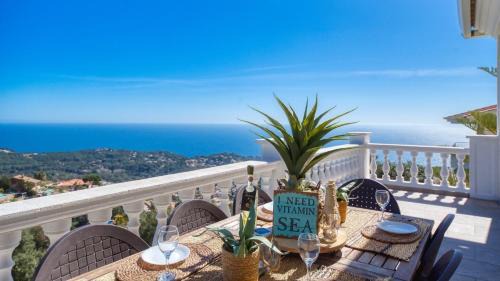 Lloret de Mar Villa | Costacabana - Villa Sunrise
