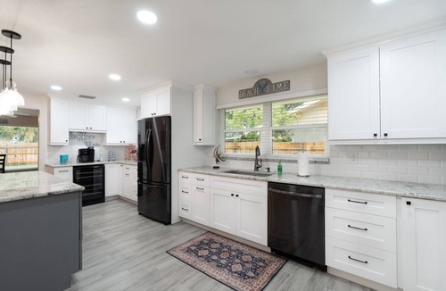 Tarpon Springs House | Costal Luxury - Walk to Beach - Heated Pool