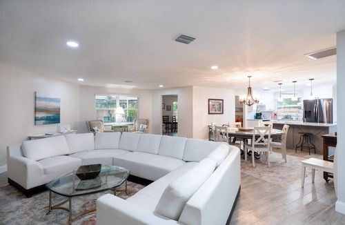 Tarpon Springs House | Costal Luxury - Walk to Beach - Heated Pool