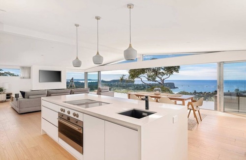 Bilgola Plateau House | Costal Three-Storey Home with Panoramic Sea Views