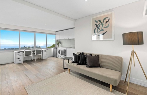 Bilgola Plateau House | Costal Three-Storey Home with Panoramic Sea Views