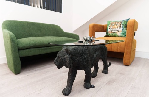 Chapeltown Apartment | Cosy 1 Bed Apt in Leeds - Smart TV & Mood lights