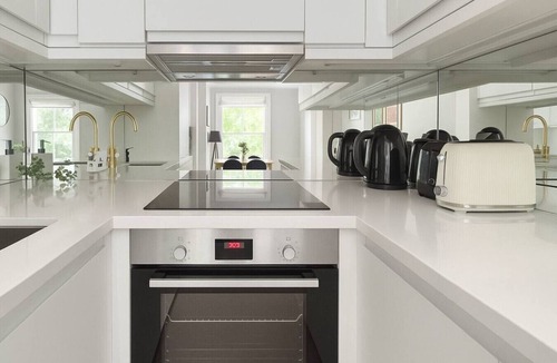 White City Apartment | Cosy 1 Bed Flat in Shepherds bush