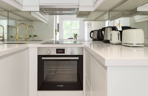 White City Apartment | Cosy 1 Bed Flat in Shepherds bush