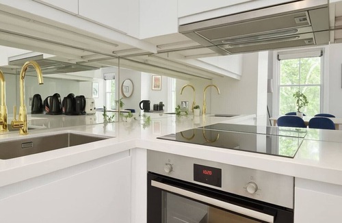 White City Apartment | Cosy 1 Bed Flat in Shepherds bush