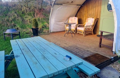 Berwick St James Cabin | Cosy 1 Bedroom Cabin- Moon Pod