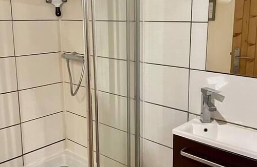 Campan Apartment | Cosy 1 Bedroom Gîte - Aspin