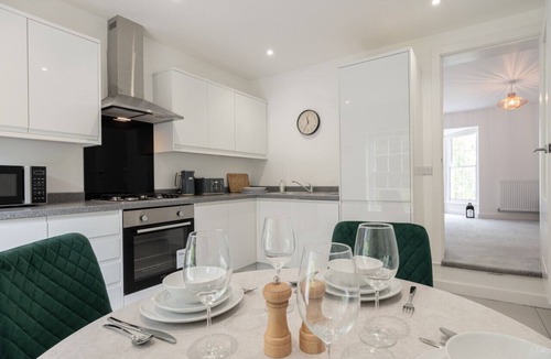 Malvern Apartment | Cosy 1BD in Malvern With Stunning Views