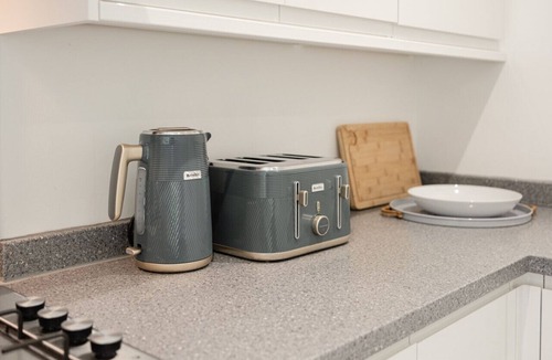 Malvern Apartment | Cosy 1BD in Malvern With Stunning Views