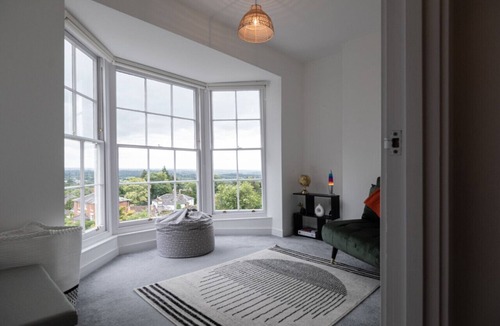 Malvern Apartment | Cosy 1BD in Malvern With Stunning Views