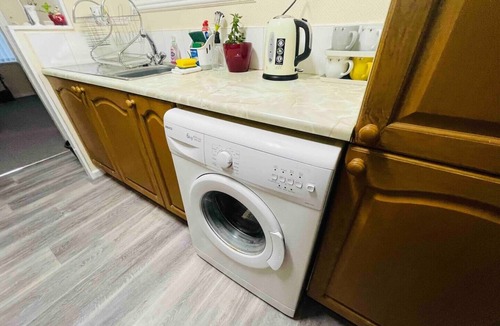 St Neots Apartment | Cosy 1st Floor Flatn