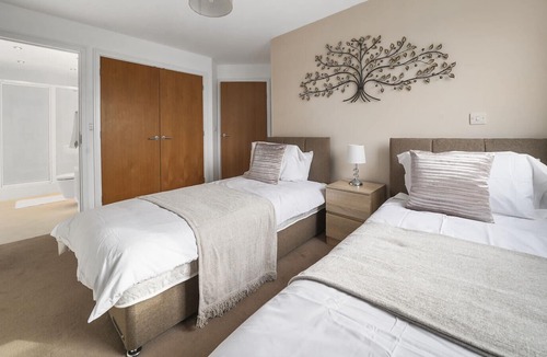 Stevenage Apartment | Cosy 2 bed Apartment - Perfect for Groups