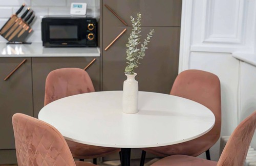 Arniston Apartment | Cosy 2-Bed Flat with Free Parking-by Holiday Homes