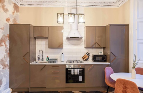 Arniston Apartment | Cosy 2-Bed Flat with Free Parking-by Holiday Homes