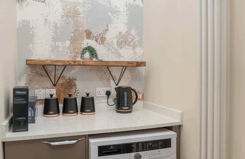 Arniston Apartment | Cosy 2-Bed Flat with Free Parking-by Holiday Homes