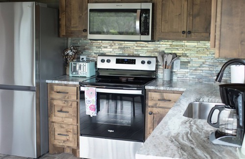 Kerrville House | Cosy 2-bedroom cabin with modern amenities and beautiful views