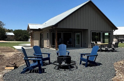 Kerrville House | Cosy 2-bedroom cabin with modern amenities and beautiful views