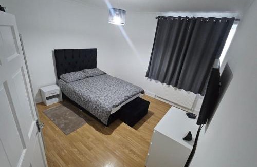 Burnt Oak Apartment | Cosy 2 bedroom flat
