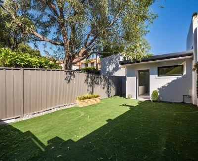 Glebe House | Cosy 2 bedroom Glebe terrace with parking