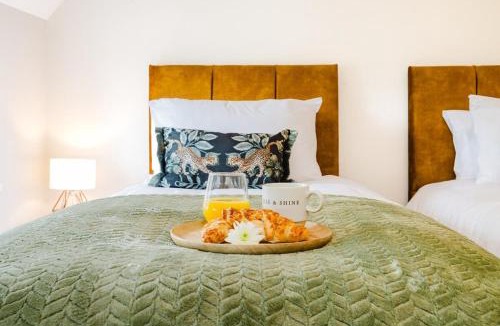 Rossington House | Cosy 2BR Cottage With Free Parking