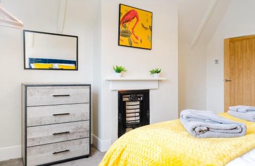 Rossington House | Cosy 2BR Cottage With Free Parking