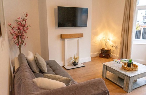 Wigston House | Cosy 2BR House | Space Centre | Free Parking