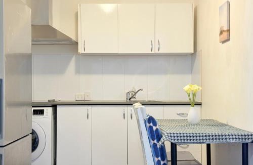 Paddington Villa | Cosy 2BR Paddington Home with Parking