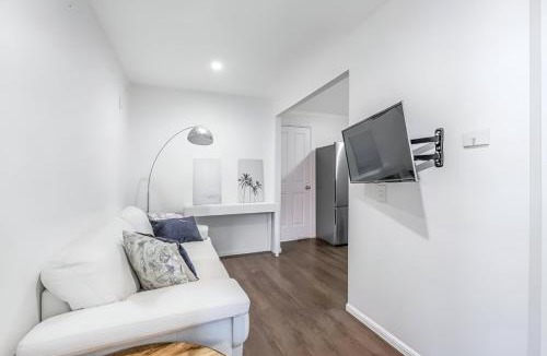 Paddington Villa | Cosy 2BR Paddington Home with Parking