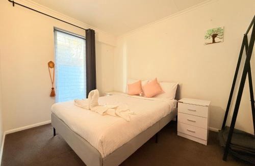 Paddington Villa | Cosy 2BR Paddington Home with Parking