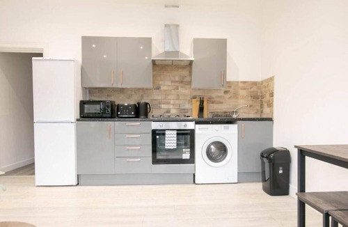 Southsea Apartment | Cosy 3 Bed Flat in Southsea