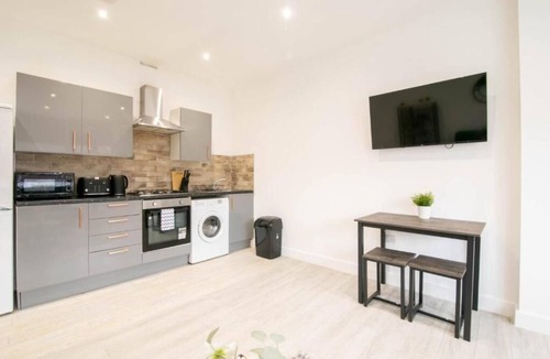 Southsea Apartment | Cosy 3 Bed Flat in Southsea