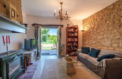 La Sauvetat-du-Dropt Bed & Breakfast | Cosy 3 bedroom house with pool