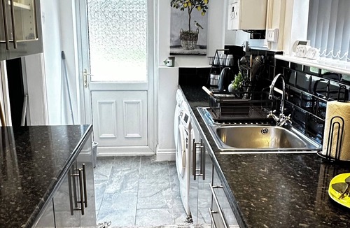 Seisdon House | Cosy 3 bed Home* Near NEC & BHX