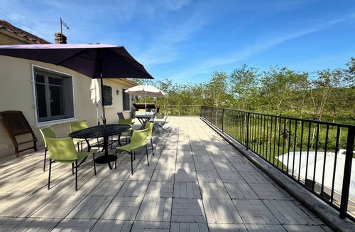 Allez-et-Cazeneuve Apartment | Cosy 3 bedrooms near bars and restaurants near medieval villages 5 min to Lot