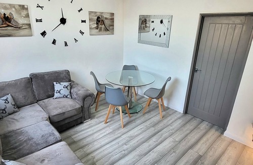 Weston on Trent Apartment | Cosy 3 Double bed Flat Sleeps 6