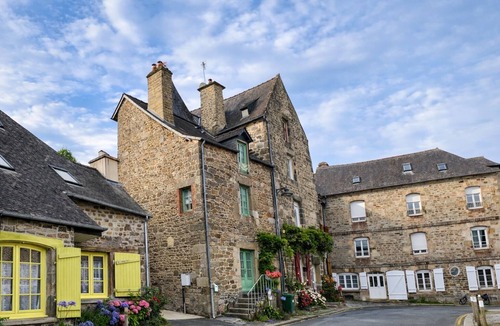 Lanvallay House | Cosy 3* Holiday Cottage at Dinan Port | Pet-Friendly | 2BR | La Petite Madeleine