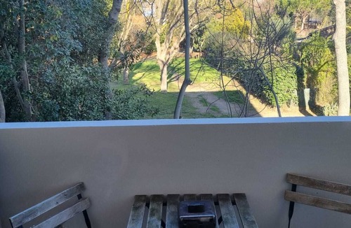 Razimbaud Apartment | Cosy air-conditioned studio with private parking