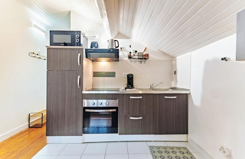 Gorge de Loup Apartment | Cosy air-conditioned studio with secure parking