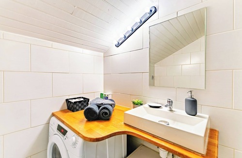 Gorge de Loup Apartment | Cosy air-conditioned studio with secure parking