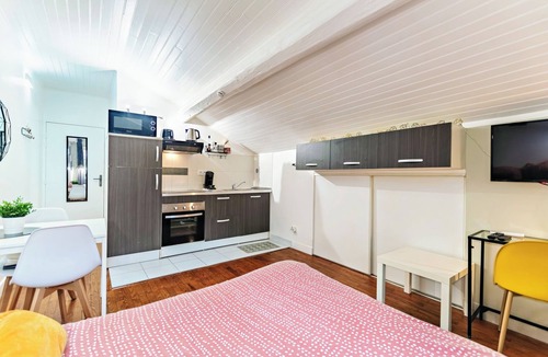 Gorge de Loup Apartment | Cosy air-conditioned studio with secure parking