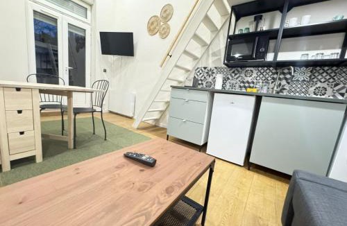 7th Arrondissement Apartment | Cosy air-conditioned studio terrace
