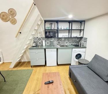 7th Arrondissement Apartment | Cosy air-conditioned studio terrace