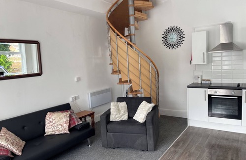 Goole Apartment | Cosy Airy Maisonette