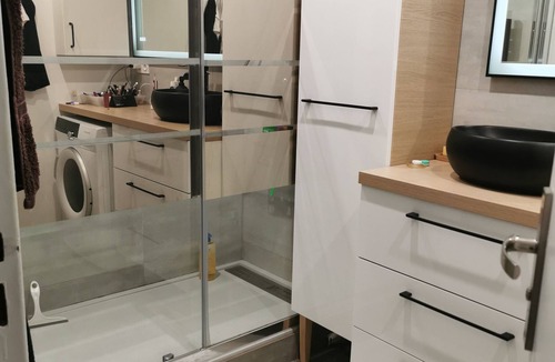 Velizy-Villacoublay Bed & Breakfast | Cosy and calm room - near Versailles and tramway