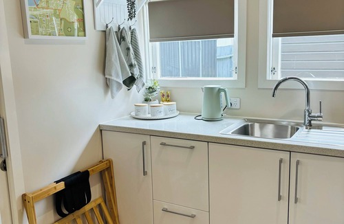 Whakatane Apartment | Cosy and comfortable studio for two, a breakaway worth exploring.