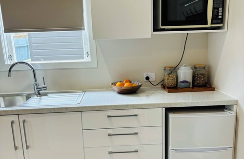 Whakatane Apartment | Cosy and comfortable studio for two, a breakaway worth exploring.